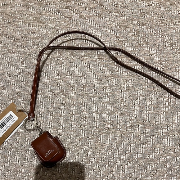 A.P.C. Max AirPods case genuine leather - Picture 7 of 7